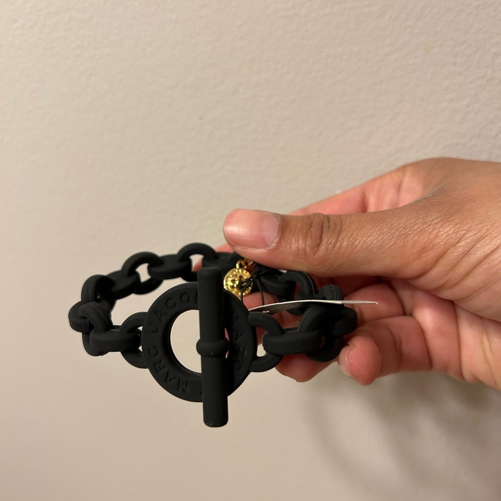 Marc by Marc Jacobs Black Silicone Link Toggle Bracelet Stretch NEW - Picture 2 of 2